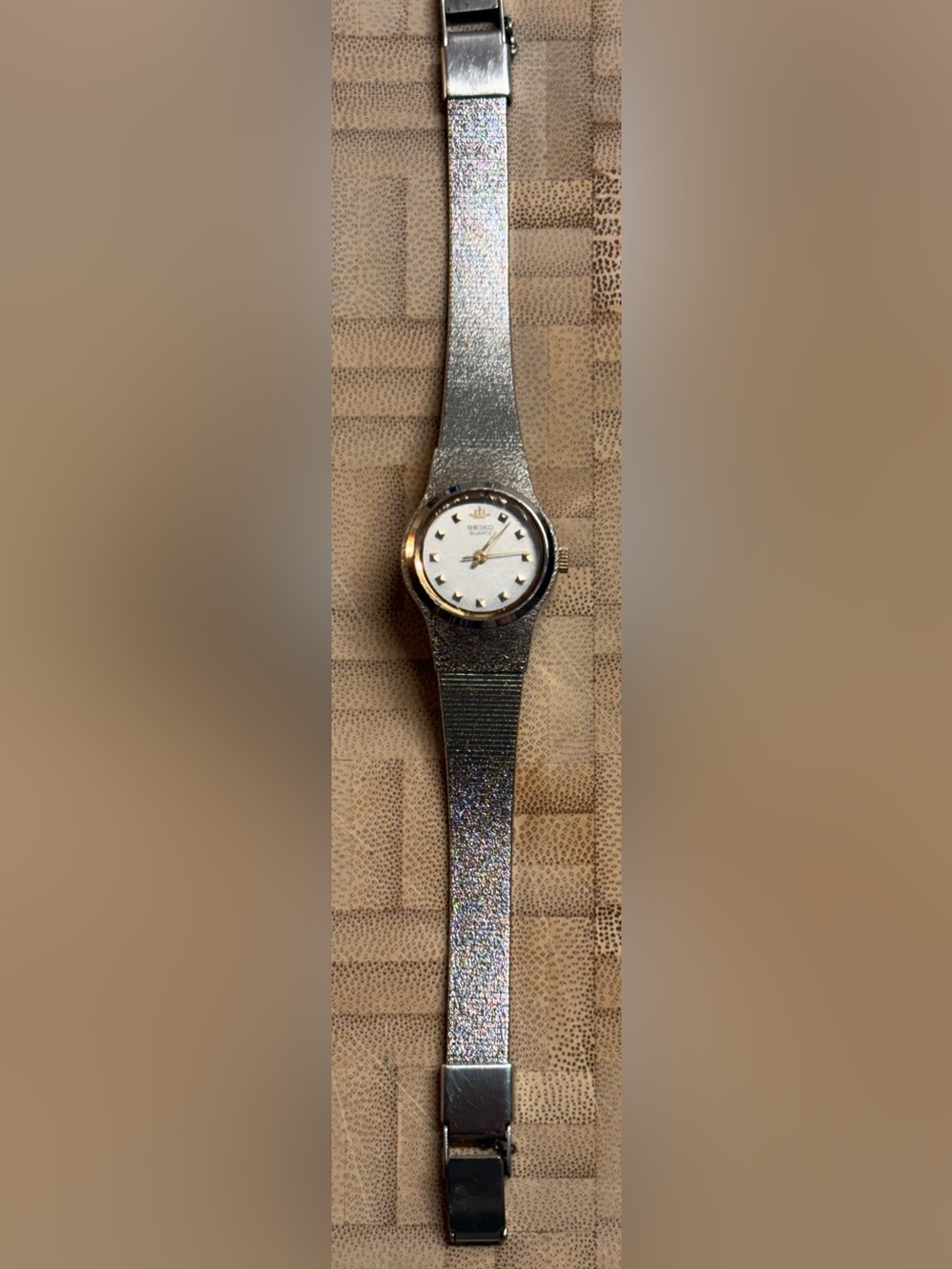 Vintage Seiko 8Y21-0010 Quartz Watch. Gold-Tone Face/Silver-Tone Bracelet. 20mm.